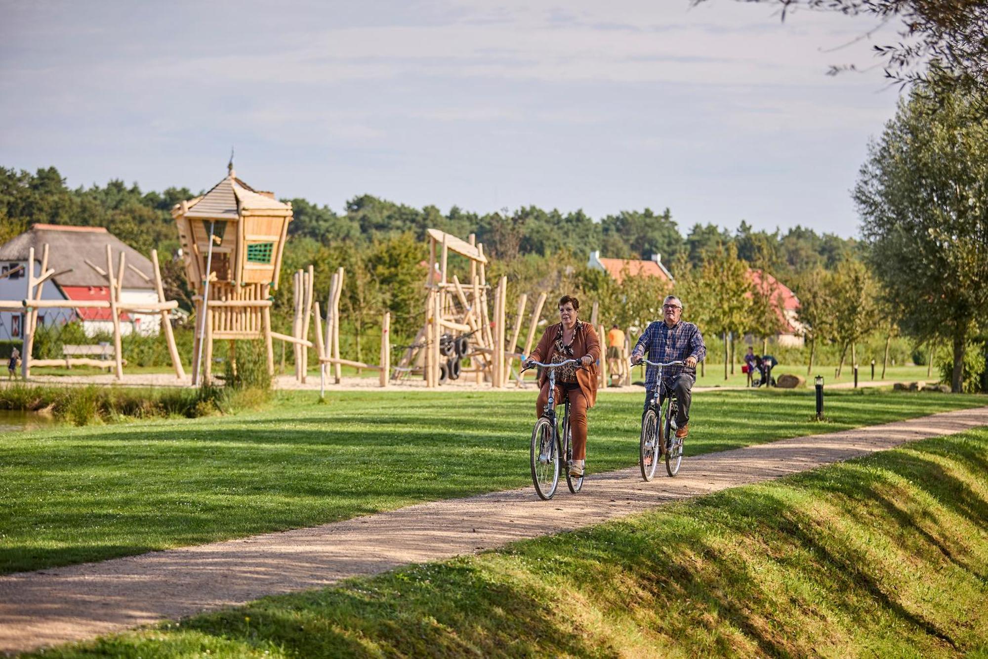 Отель Recreatiepark De Leistert Roggel Экстерьер фото