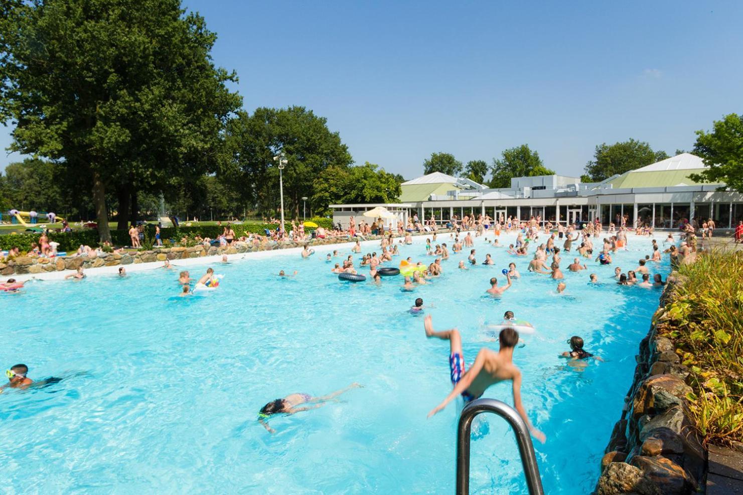 Отель Recreatiepark De Leistert Roggel Экстерьер фото